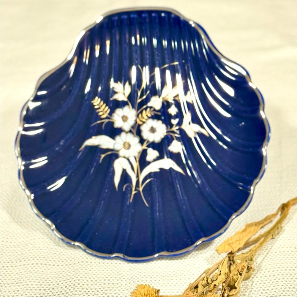 Blue Floral Decorative Shell Plate